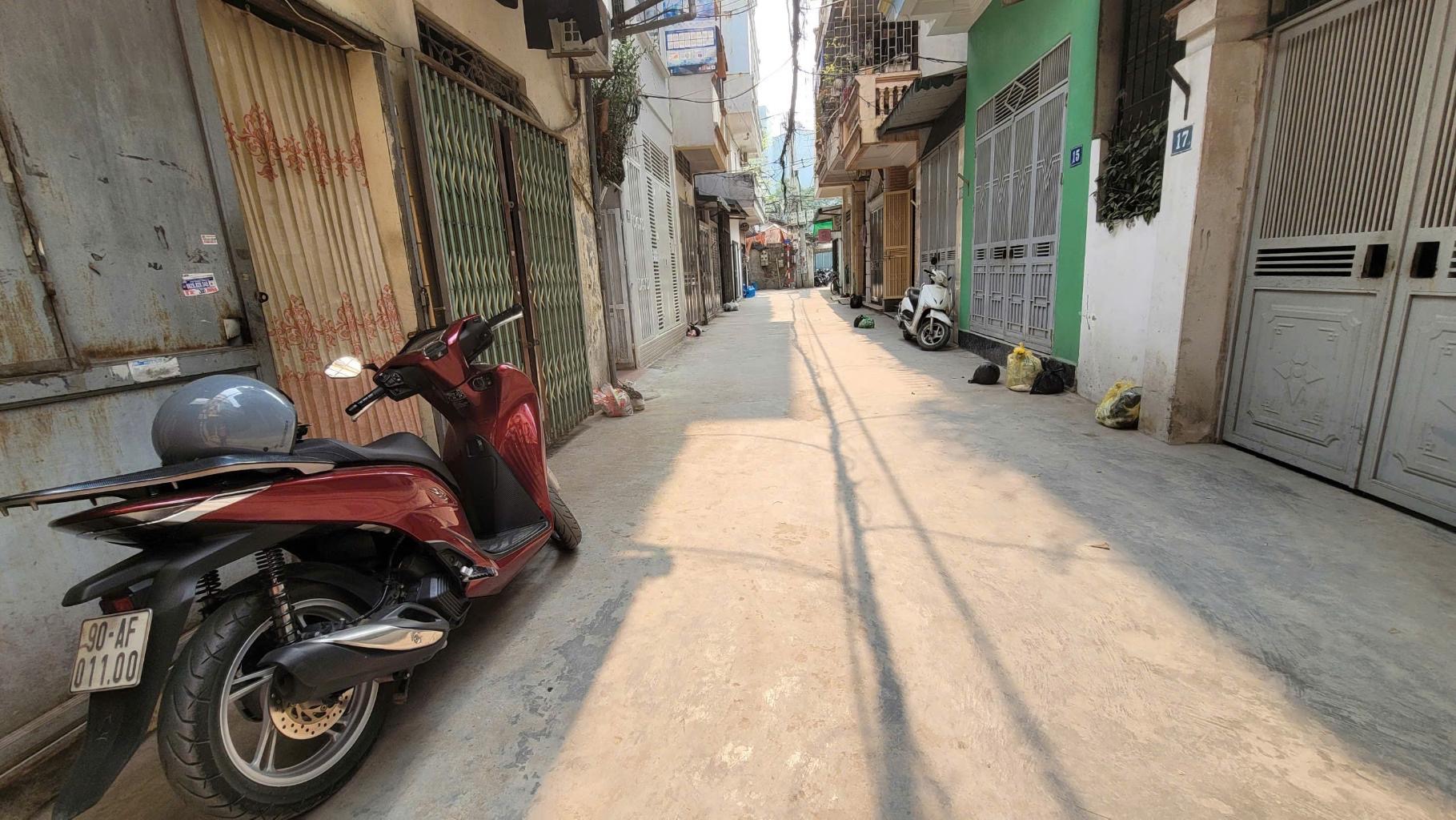 Bán nhà cấp 4 phố Lê Văn Hiến, dt 23m2 giá 3,2 tỷ