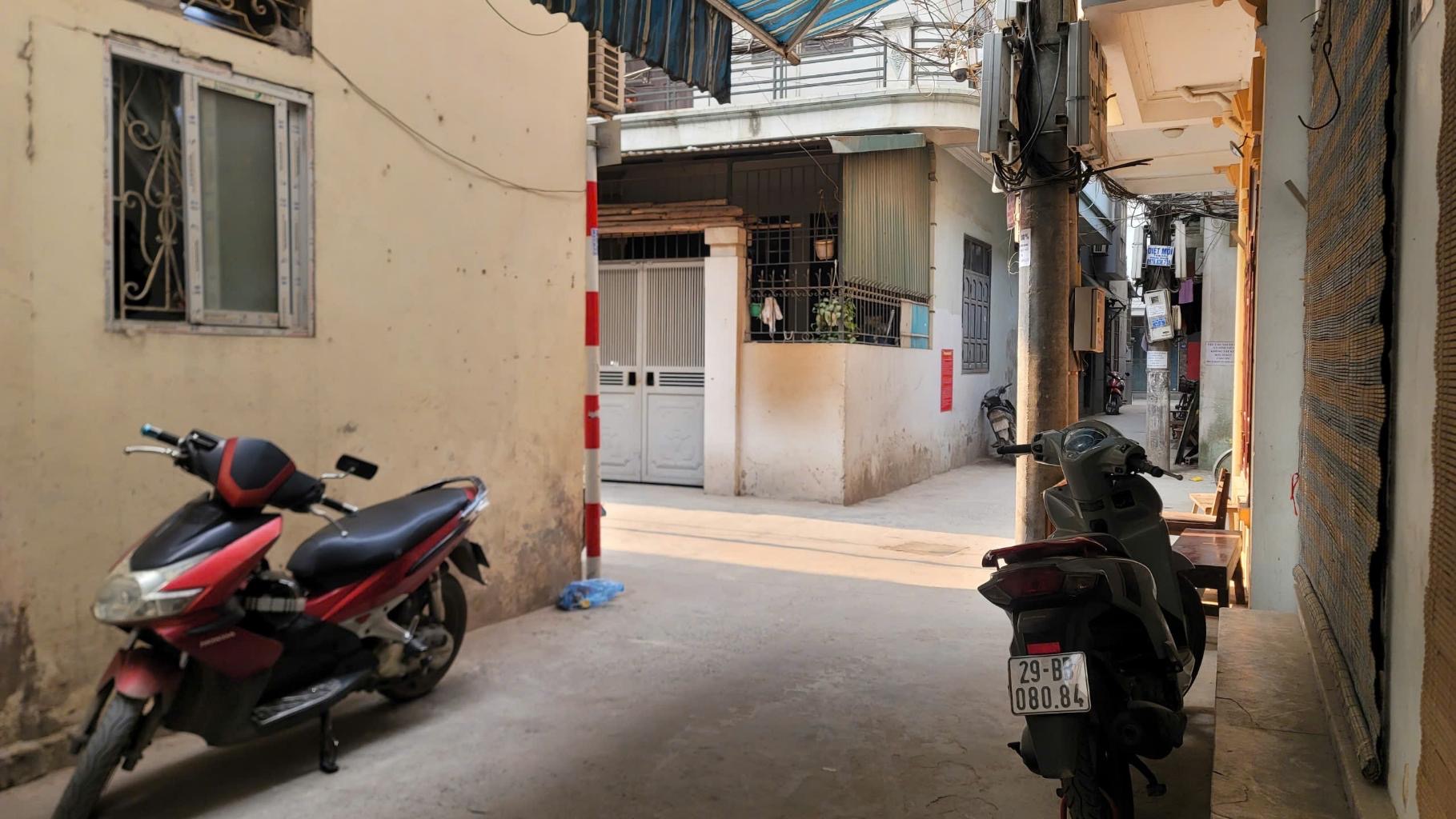 Bán nhà cấp 4 phố Lê Văn Hiến, dt 23m2 giá 3,2 tỷ