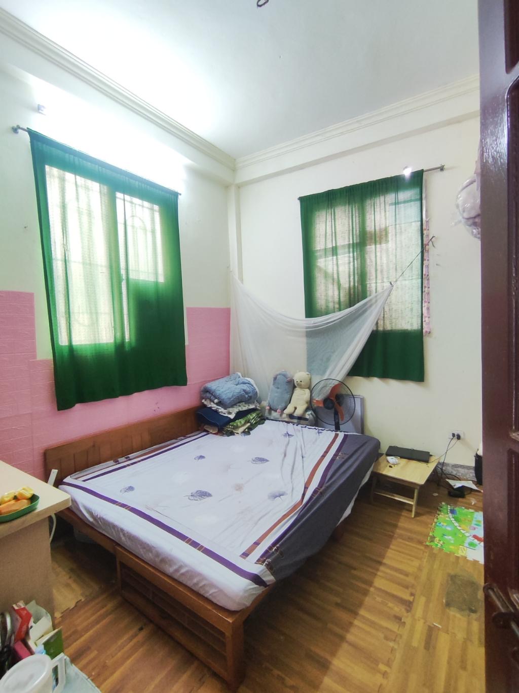 Bán nhà cấp 4 phố Lê Văn Hiến, dt 23m2 giá 3,2 tỷ