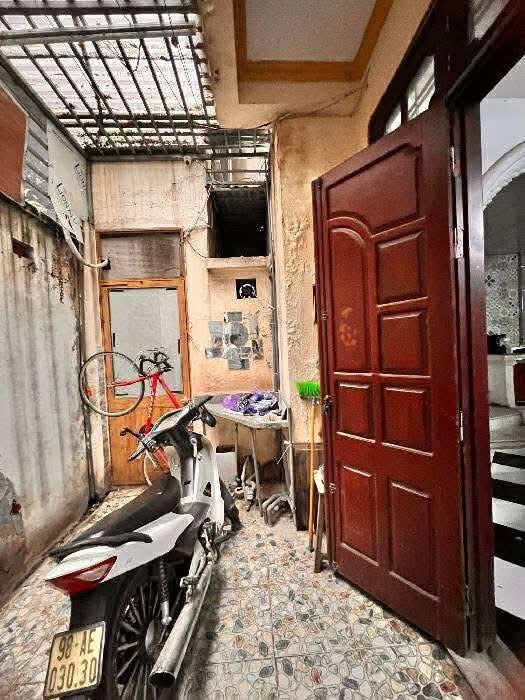 Bán nhà Trần Quý Cáp Đống Đa 41m xe ba gác đỗ cửa 20m ra mặt phố