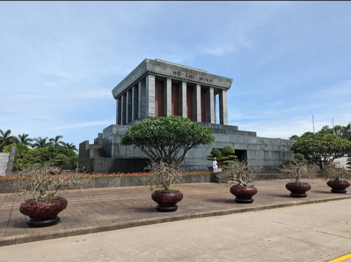 Bán đất mặt phố Đội Cấn