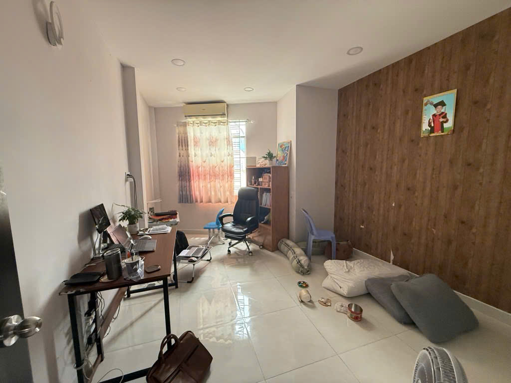 NHÀ 3 TẦNG, GẦN 50M2 , 4PN , CẦU NHỊ THIÊN ĐƯỜNG ,PHẠM THẾ HIỂN Q8,   CHỈ 5 TỶ.