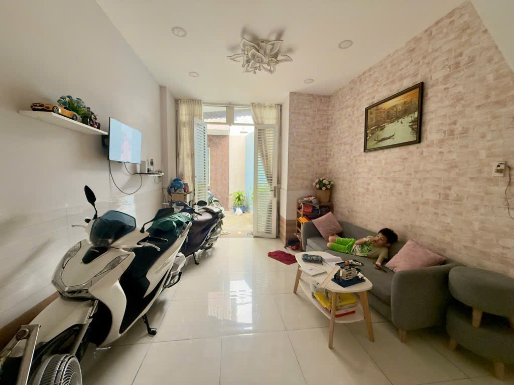 NHÀ 3 TẦNG, GẦN 50M2 , 4PN , CẦU NHỊ THIÊN ĐƯỜNG ,PHẠM THẾ HIỂN Q8,   CHỈ 5 TỶ.