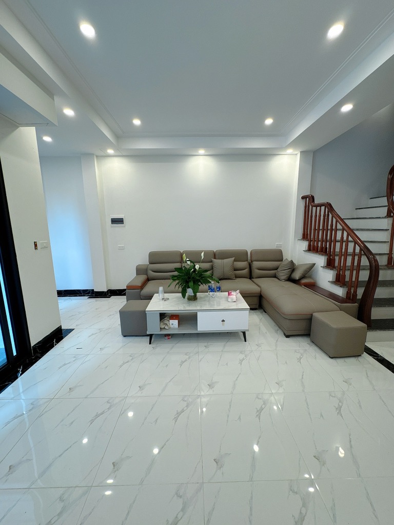 Bán nhà mặt tiền 5.2m - Đê Vàng, Giang Biên, Long Biên, Hà Nội