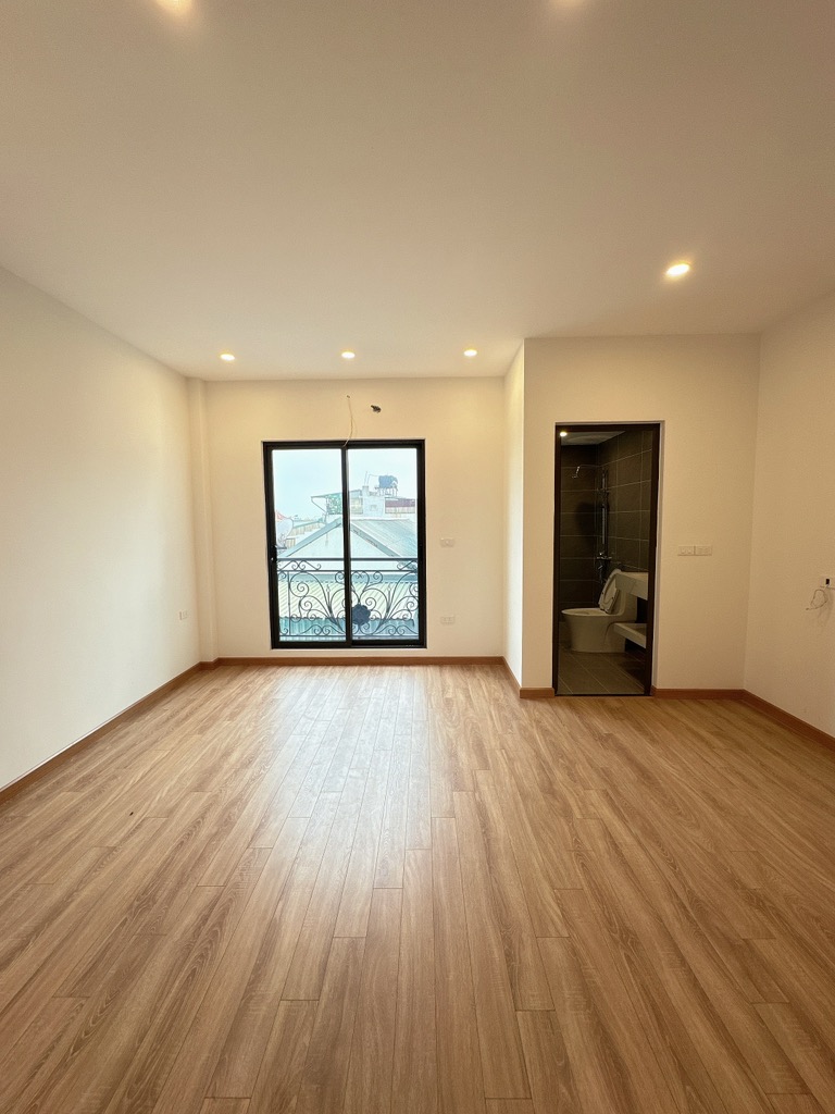 Bán nhà mặt tiền 5.2m - Đê Vàng, Giang Biên, Long Biên, Hà Nội