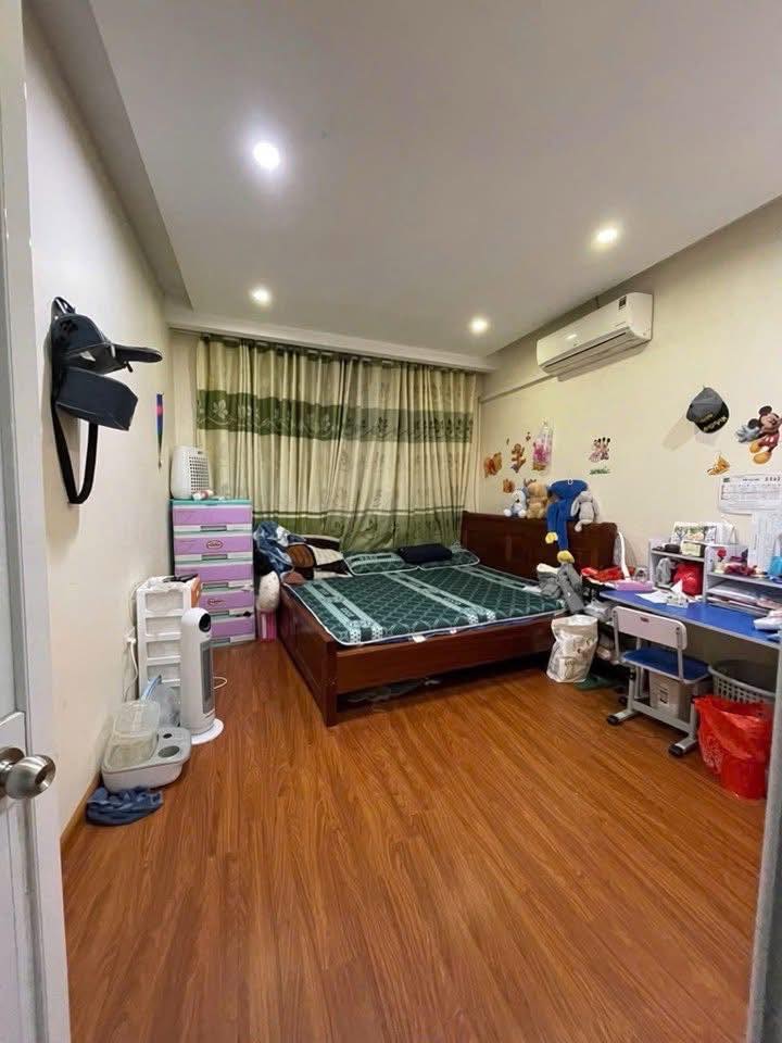 Bán nhà Định Công - Nhà đẹp ở ngay, ngõ 3 gác thông, 45m2 giá 8 tỷ