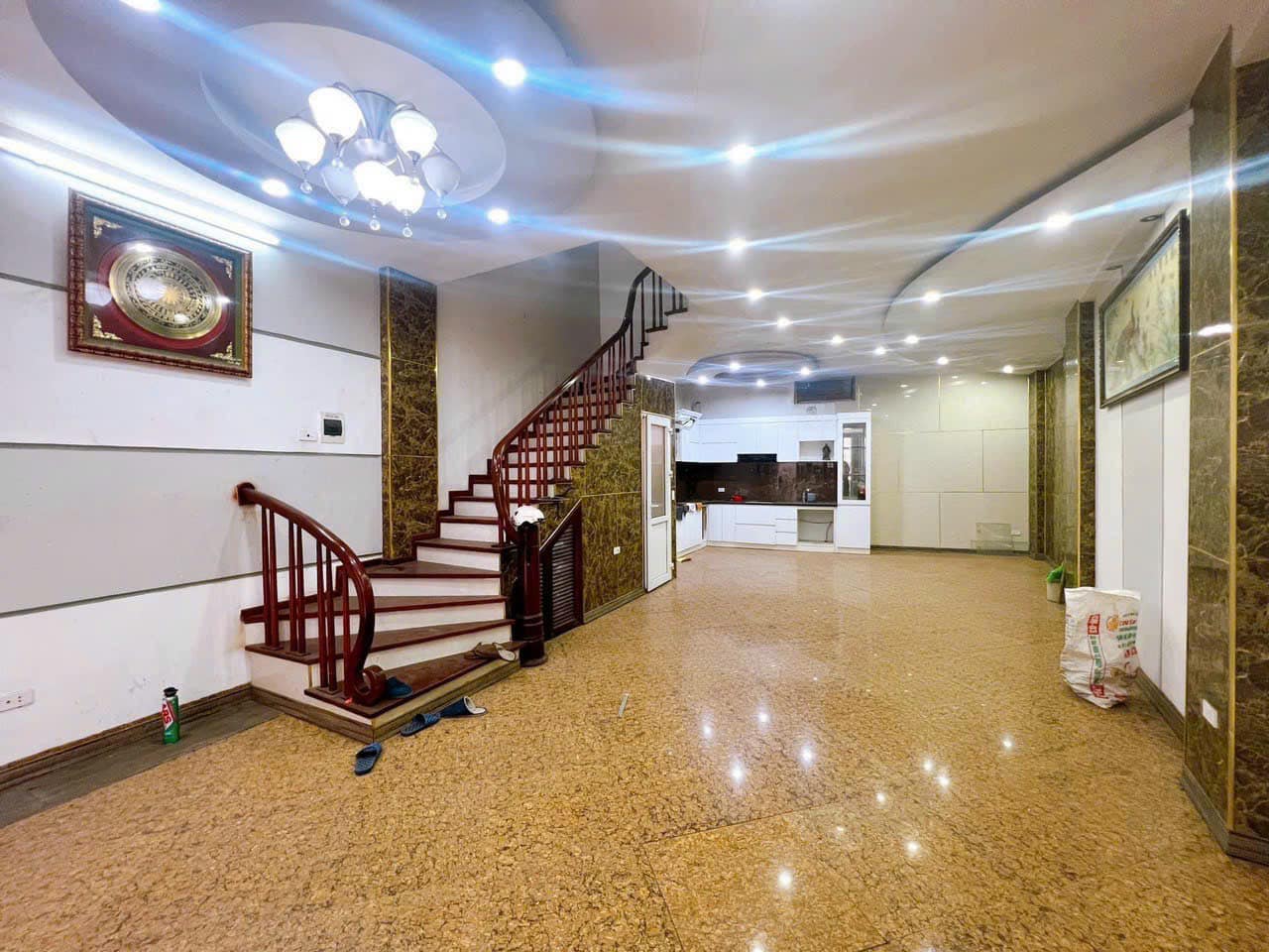 BÁN NHÀ ĐỊNH CÔNG - NGÕ THÔNG, GẦN Ô TÔ, NHÀ MỚI ĐẸP SẴN Ở  - 35M2 GIÁ 6.3 TỶ