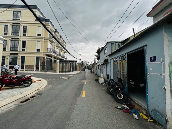 THỦ ĐỨC - HBP, MẶT TIỀN KHỦNG - KINH DOANH TỐT, BĐS DÒNG TIỀN, mặt tiền 10m đường rộng 10m giá chỉ hơn 4 tỷ