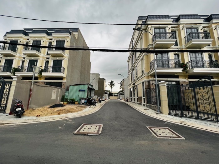 THỦ ĐỨC - HBP, MẶT TIỀN KHỦNG - KINH DOANH TỐT, BĐS DÒNG TIỀN, mặt tiền 10m đường rộng 10m giá chỉ hơn 4 tỷ