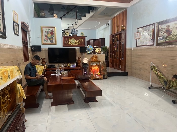 CHỦ CẦN BÁN GẤP - TP HCM 2, Nhà khủng trung tâm Dĩ An, 3 tầng mặt tiền đường lớn tiện buôn bán, kinh doanh chỉ 5.x tỷ (x nhi đồng)