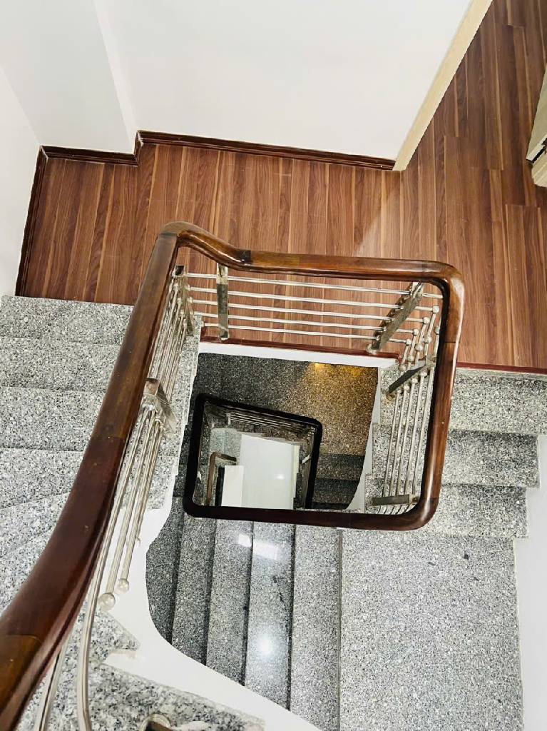 TRUNG TÂM VĂN QUÁN - NHÀ ĐẸP LÔ GÓC - NỘI THẤT ĐẸP - 2 THOÁNG - VÀI BƯỚC RA HỒ VĂN QUÁN