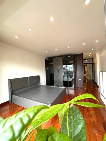 SIÊU PHẨM PHÂN LÔ 6 TẦNG THANG MÁY, NỘI THẤT TIỀN TỶ - NGÕ RỘNG Ô TÔ NGỦ TRONG NHÀ - GẦN NHIỀU TIỆN ÍCH BẠT NGÀN, GẦN TRƯỜNG HỌC CÁC CẤP.