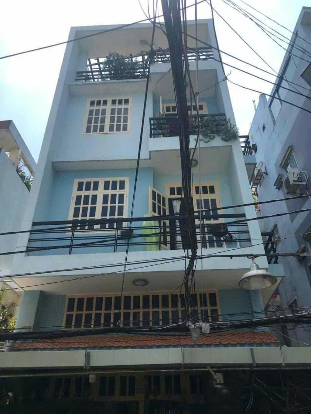 GẦN MT CMT8 - 65M2 – 4 TẦNG - 5PN - HẺM 4M - THÔNG THOÁNG - DÂN CƯ AN NINH - NHỈNH 9 TỶ