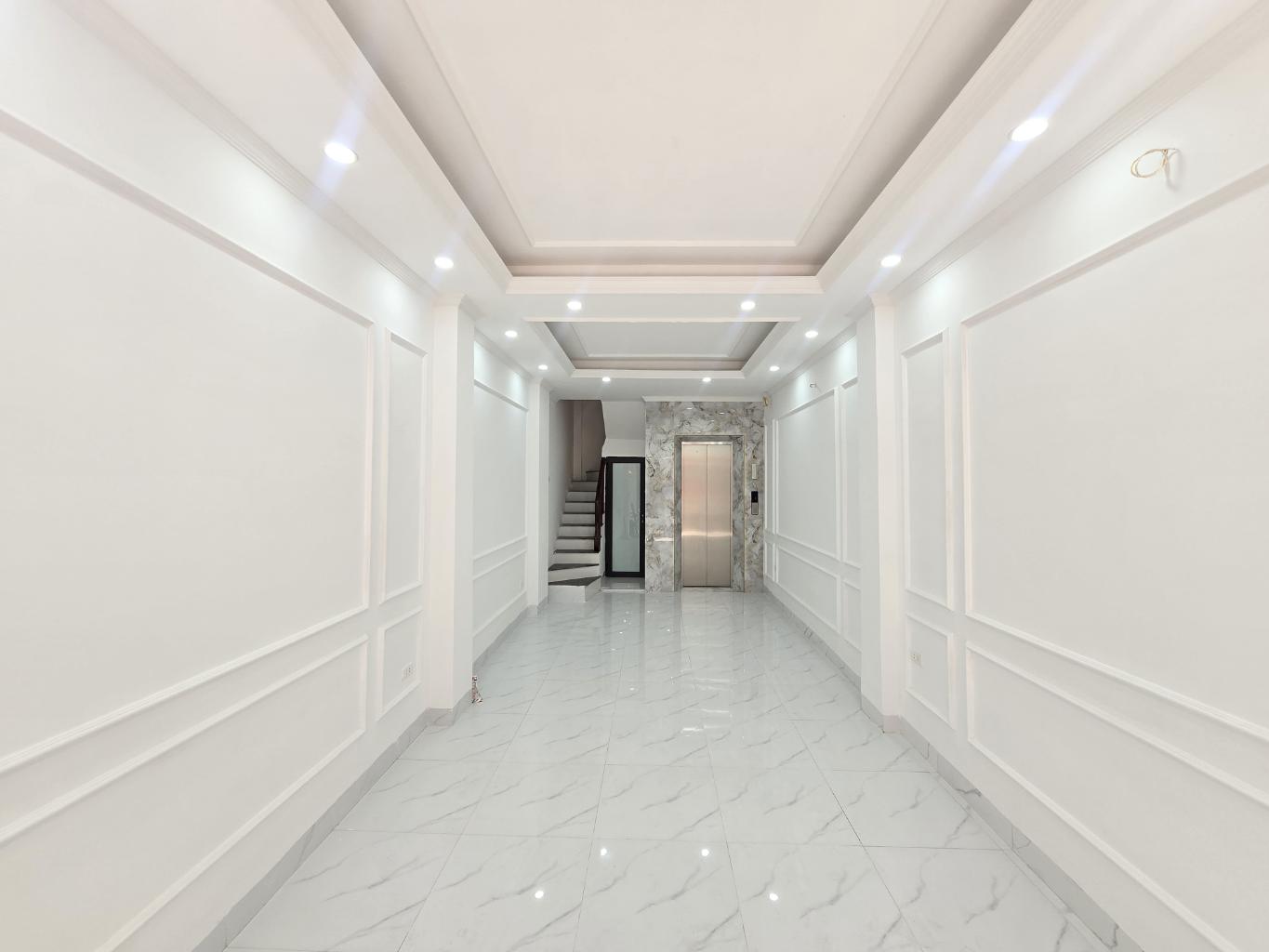 Cực hiếm nhất siêu đẹp Kim Giang một bước ra mặt đường