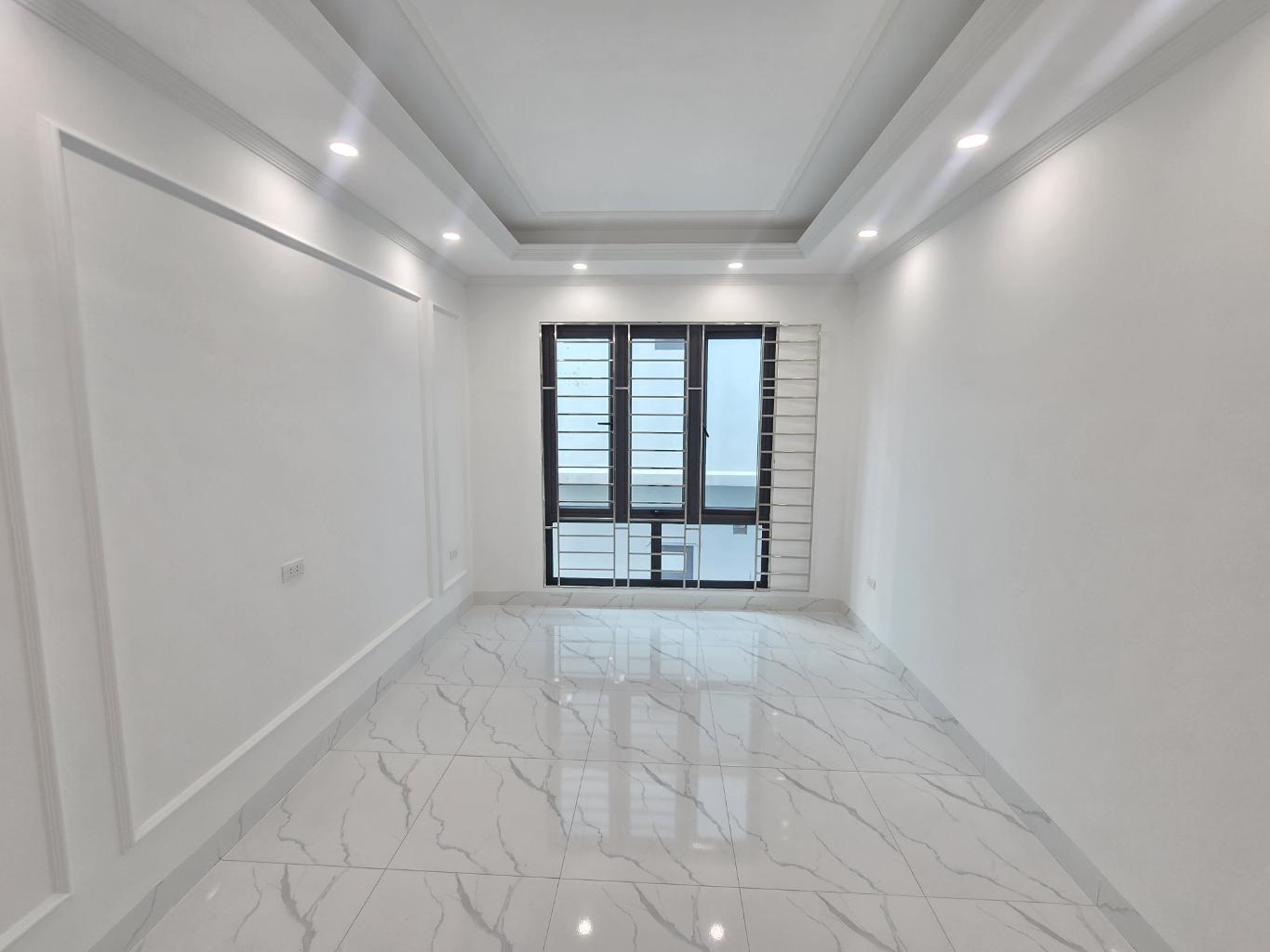 Cực hiếm nhất siêu đẹp Kim Giang một bước ra mặt đường