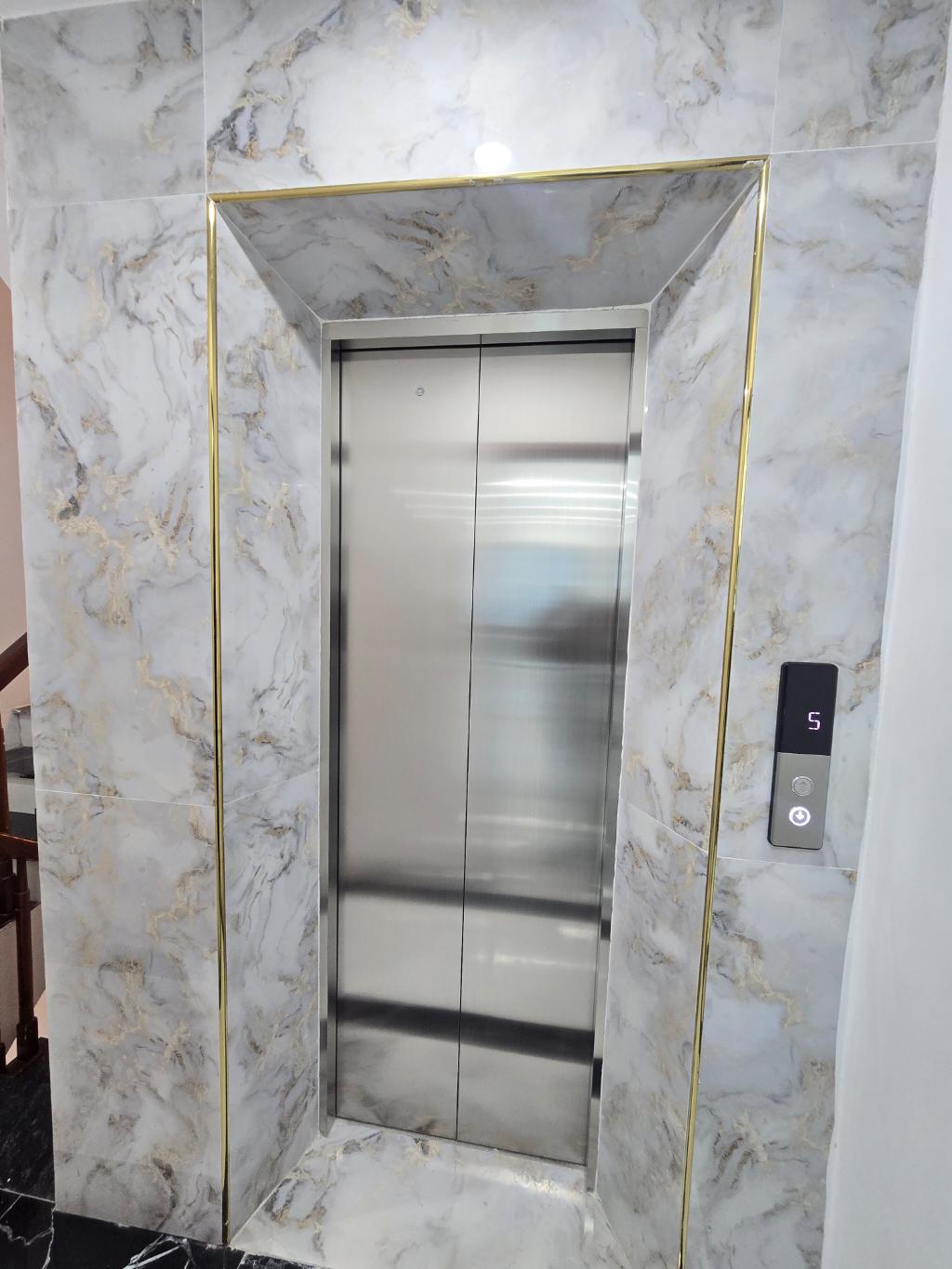 Cực hiếm nhất siêu đẹp Kim Giang một bước ra mặt đường