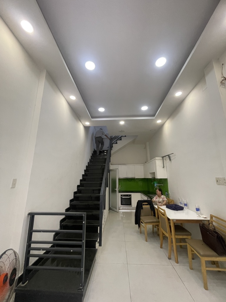 CẦN BÁN GẤP CĂN NHÀ QUẬN 5 - ĐƯỜNG LÊ HỒNG PHONG - MỚI ĐẸP SANG TRỌNG - CHỈ NHỈNH 8 TỶ - 4 TẦNG BTCT