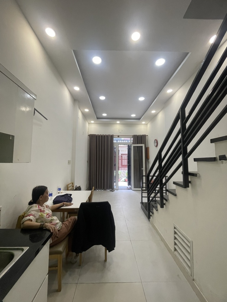 CẦN BÁN GẤP CĂN NHÀ QUẬN 5 - ĐƯỜNG LÊ HỒNG PHONG - MỚI ĐẸP SANG TRỌNG - CHỈ NHỈNH 8 TỶ - 4 TẦNG BTCT