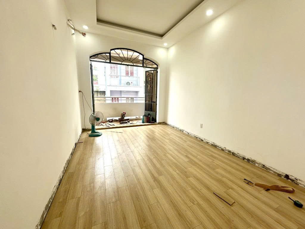 BÁN NHÀ LÃNH BINH THĂNG QUẬN 11- 3 TẦNG MỚI ĐẸP - CHỈ HƠN 6 TỶ - HẺM Ô TÔ GẦN MẶT TIỀN