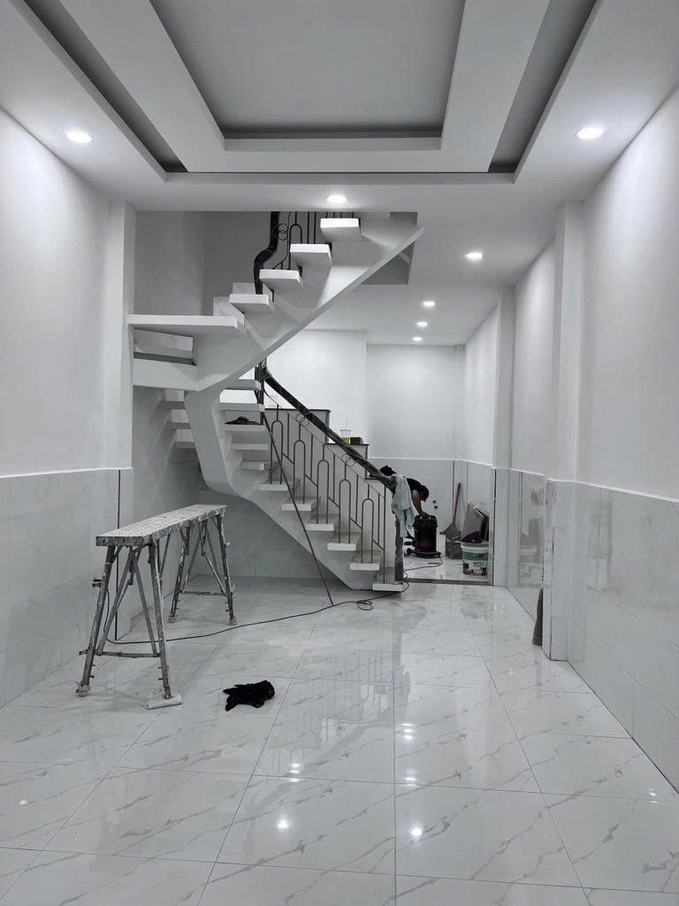 BÁN NHÀ LÃNH BINH THĂNG QUẬN 11- 3 TẦNG MỚI ĐẸP - CHỈ HƠN 6 TỶ - HẺM Ô TÔ GẦN MẶT TIỀN