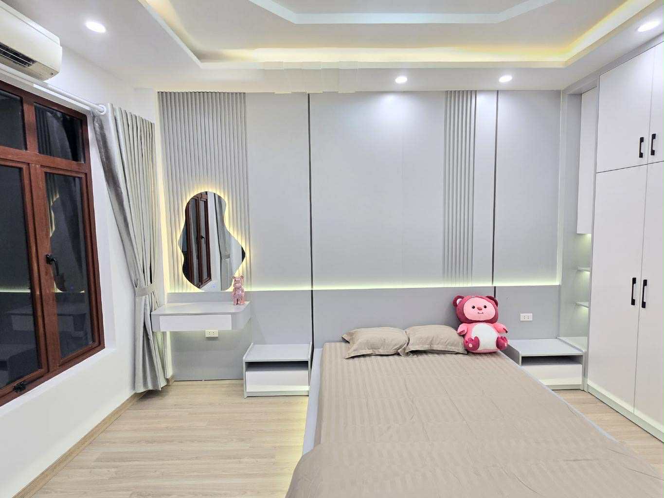 SIÊU PHẨM HOÀNG MAI  -LÔ GÓC - NỞ HẬU-20M RA OTO TRÁNH