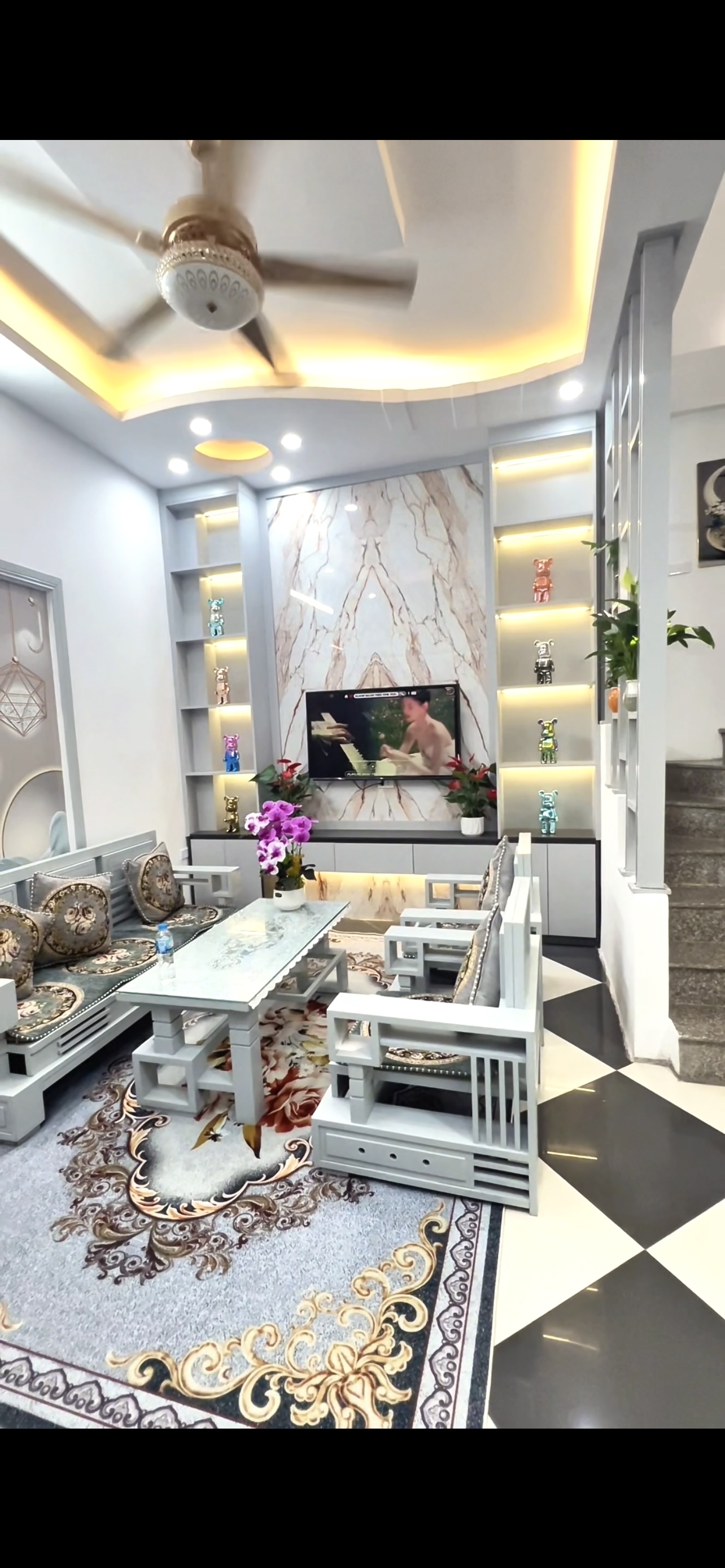 SIÊU PHẨM HOÀNG MAI  -LÔ GÓC - NỞ HẬU-20M RA OTO TRÁNH