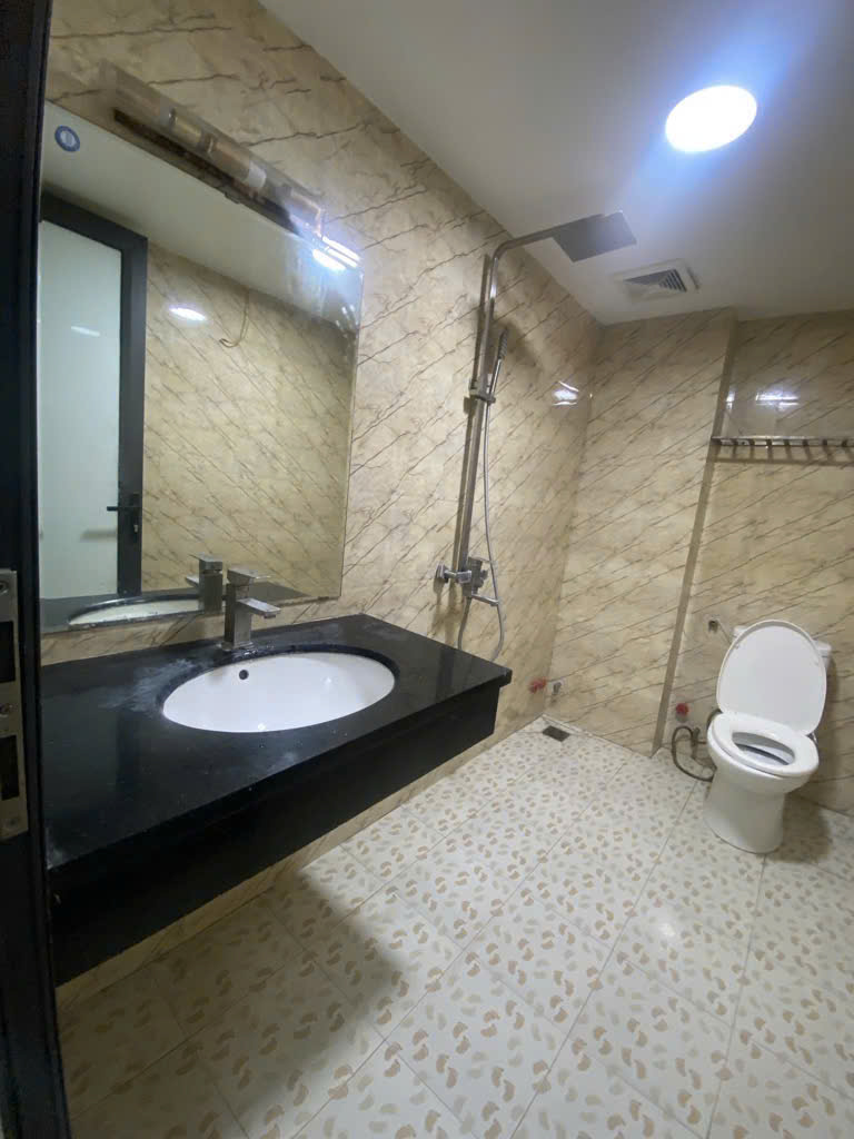 man bồi ba la 50m nhà 6 tầng thang máy ,phân lô vỉa hè , kinh doanh ,giá trị tăng cao , vị trí