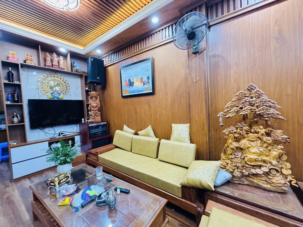 bán nhà  phú lương 50m chỉ hơn 6 tỷ xíu ,nhà 5 tầng chắc chắn ,nội thất đẹp ,ô tô tránh 50m ,nhà