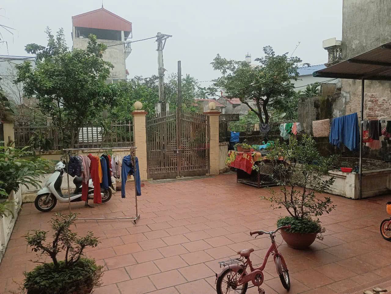 Tam hưng thanh oai 240m nở hậu  trên đất có sẵn nhà ,chỉ nhỉnh 15 tỷ 
cách 200m có dự án khu công