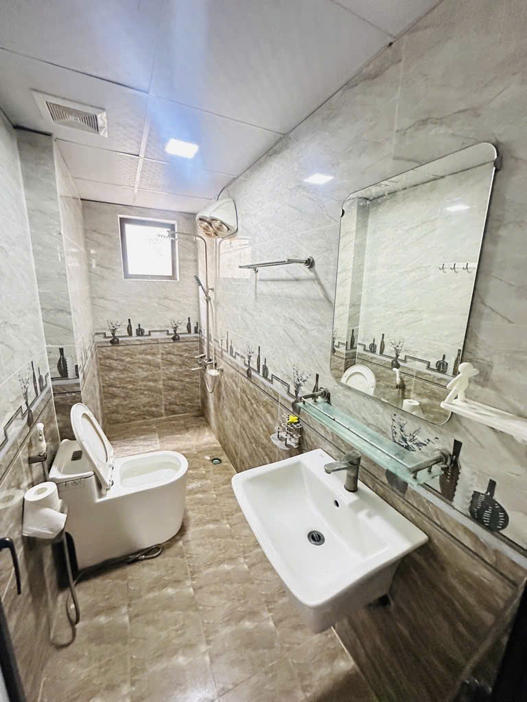 hà trì hà đông _40m_ 3 thoáng_ full nội thất_gần oto đi lại vô cùng thuận lợi _ mặt tiền khủng