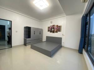 man bồi ba la 50m nhà 6 tầng thang máy ,phân lô vỉa hè , kinh doanh ,giá trị tăng cao , vị trí