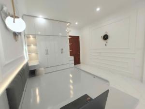 man bồi ba la 51m nhà 6 tầng thang máy ,phân lô vỉa hè , kinh doanh ,giá trị tăng cao , vị trí