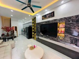 Quang trung hà đông _ nhà đẹp full nội thât _ ô tô đỗ cửa _ 3 thoáng _dân cư sầm uất _ vị trí víp