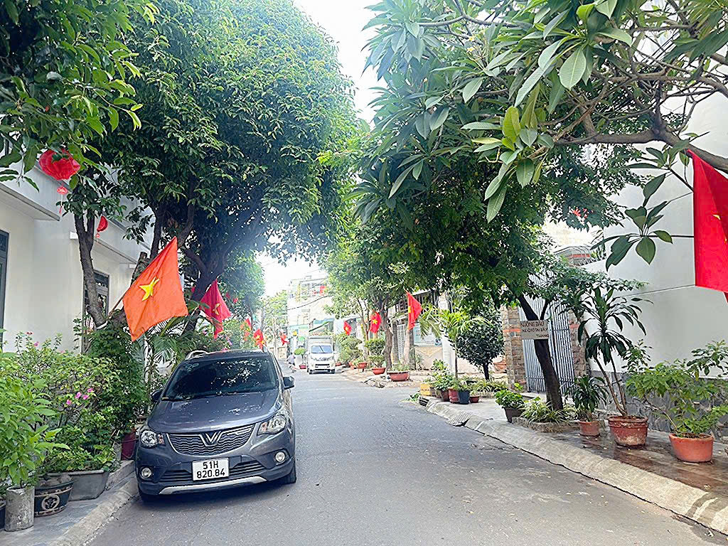 BÁN NHÀ TRUNG MỸ TÂY- KHU ẨM THỰC- HẺM XE HƠI 1 TRỤC- CHỈ 2 XXX