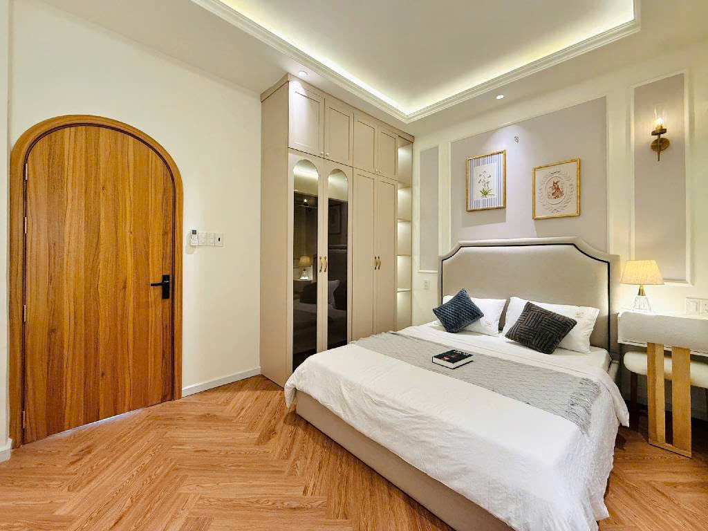 NHÀ CÒN MỚI -- 70m2--3PN- TRƯỚC ĐÂY CHO THUÊ LÀM LỚP HỌC- KHU VỰC METRO- NHỈNH 3T