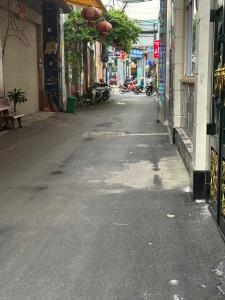 CHÚ ÚT BÁN KHU TRỌ 130m2--- CHỈ HƠN 5T--THU NHẬP GẦN 30TR/ THÁNG--TRẦN THỊ HÈ