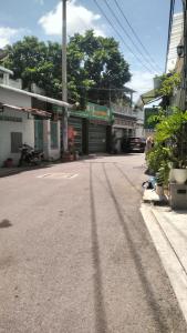 NHÀ DT lớn 98m2- XE HƠI CHẠY LÒNG VÒNG- NHỈNH 4T-- NGAY NGUYỄN THỊ BÚP--QUẬN 12