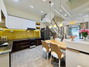 NHÀ HẺM XE HƠI THÔNG- NGANG BIGSIZE 9m- DT LỚN- NGAY NGUYỄN ẢNH THỦ- NHỈNH 4T