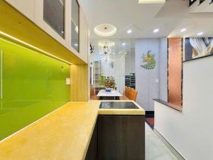 NHÀ NGAY TT QUẬN 12-  DT 92m2- XH NGỦ TRONG NHÀ- SẴN DÒNG TIỀN- SÁT BÊN TÔ KÝ- NHỈNH 4.x