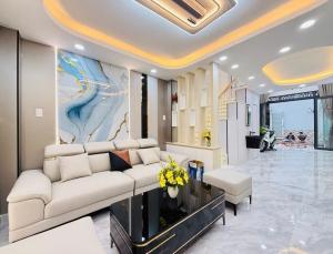 BIỆT THỰ MINI HẺM XE HƠI TRÁNH HUỲNH THỊ HAI ~ 60M2 - 2 TẦNG - TẶNG FULL NỘI THẤT XỊN SÒ - TIỆN VỀ GÒ VẤP. NHỈNH 5.x