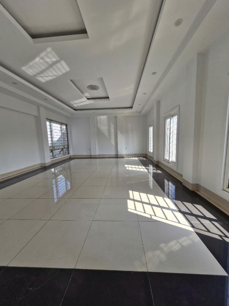 Bán gấp nhà Ngọc Thụy trung tâm Long Biên, 50m2, 5 tầng, 7 tỷ, thương lượng mạnh