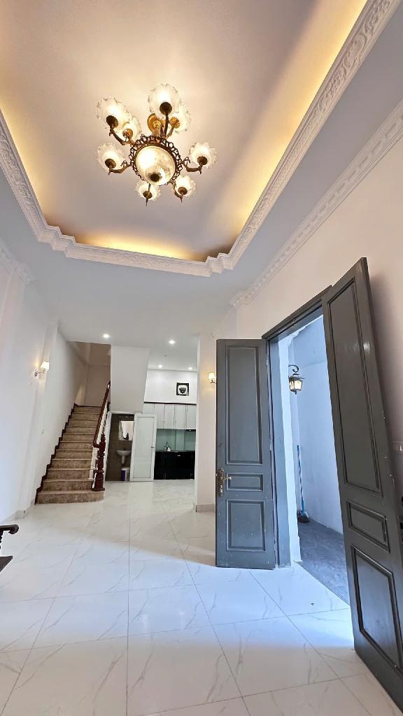 Bán gấp nhà Ngọc Thụy trung tâm Long Biên, 50m2, 5 tầng, 7 tỷ, thương lượng mạnh