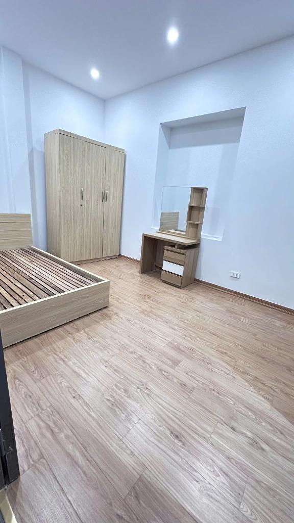 Bán gấp nhà Ngọc Thụy trung tâm Long Biên, 50m2, 5 tầng, 7 tỷ, thương lượng mạnh