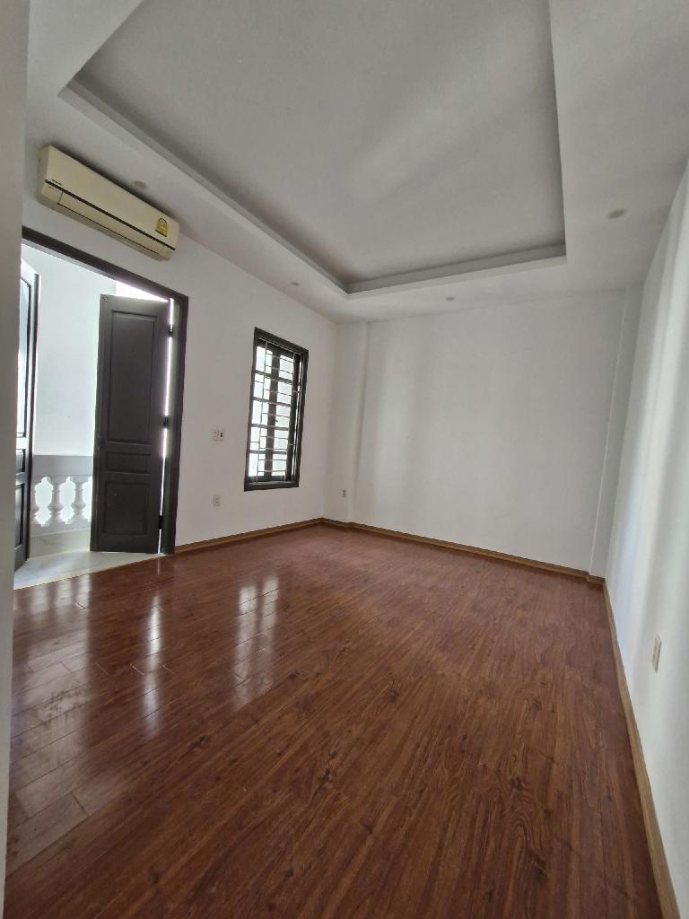 Bán gấp nhà Ngọc Thụy trung tâm Long Biên, 50m2, 5 tầng, 7 tỷ, thương lượng mạnh