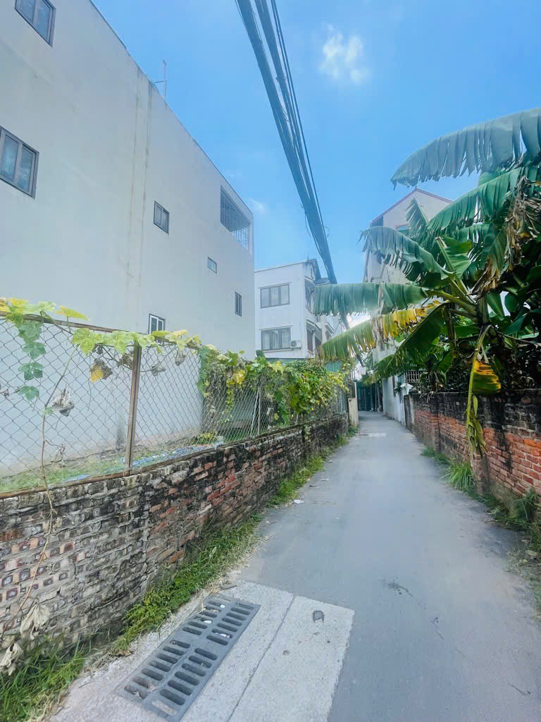 HẠ TRẠI - CỰ KHỐI -Lô góc hiếm – Sổ đỏ chính chủ – Ô tô đỗ tận đất