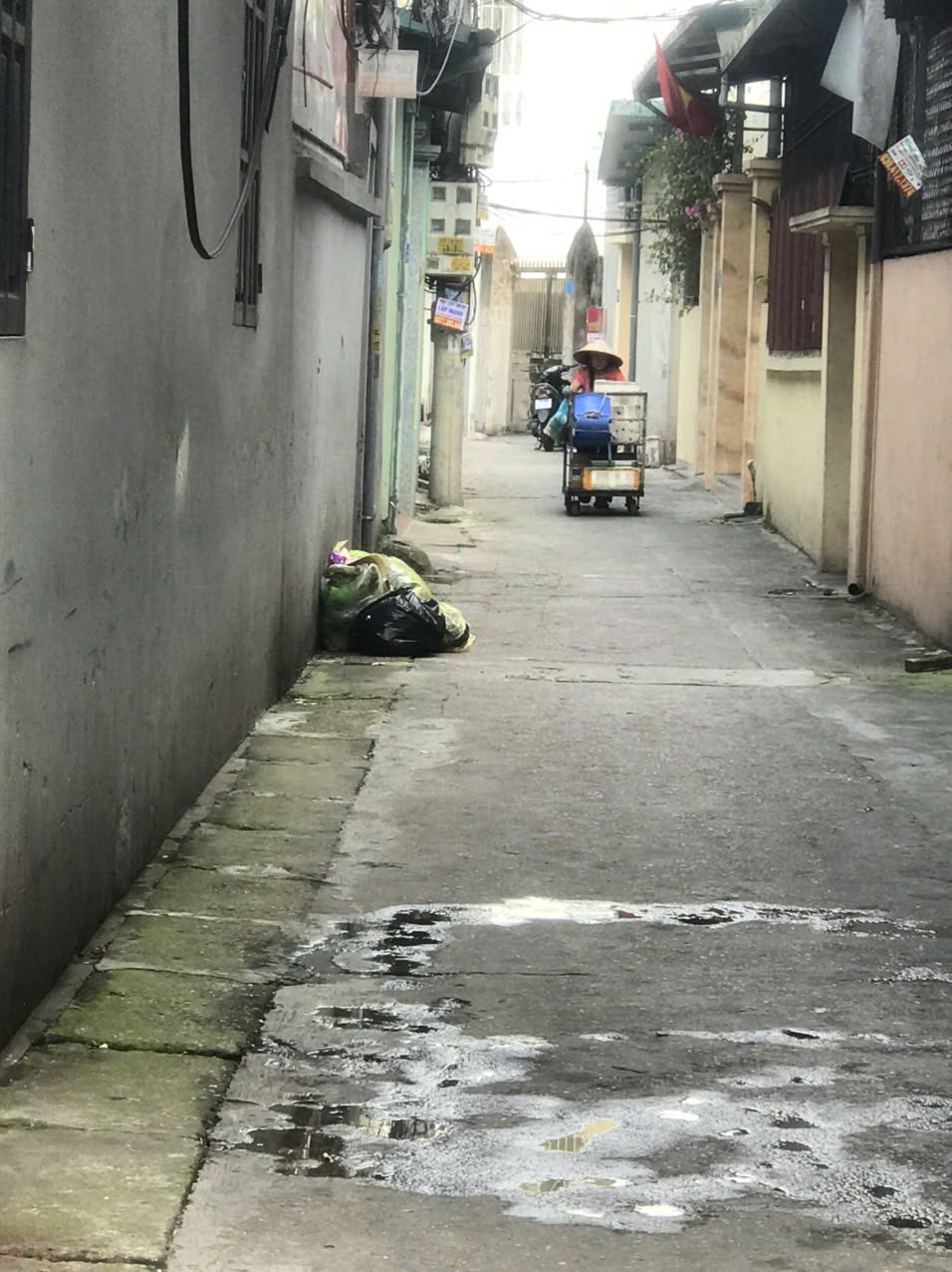 TRUNG TÂM HUYỆN THANH TRÌ 40m2/ 5 TẦNG DÂN XÂY KIÊN CỐ CÒN RẤT MỚI CHỈ 6,5 TỶ.