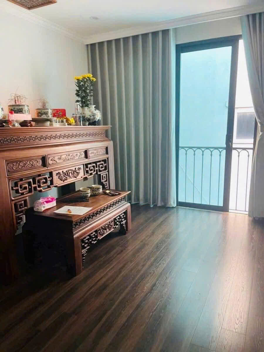 TRUNG TÂM HUYỆN THANH TRÌ 40m2/ 5 TẦNG DÂN XÂY KIÊN CỐ CÒN RẤT MỚI CHỈ 6,5 TỶ.