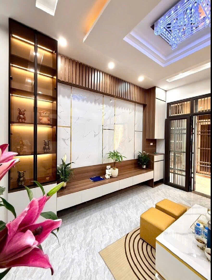 BAN NHÀ TRUNG TÂM HUYỆN , NGÕ NÔNG Ô TÔ ĐỖ CỬA 40m/ 5 TẦNG CHỈ 4 TỶ