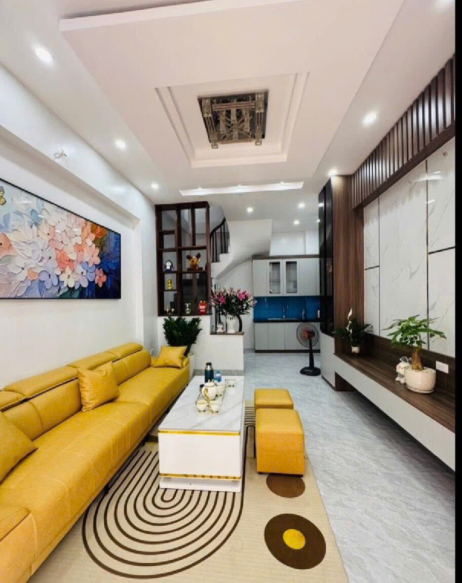 BAN NHÀ TRUNG TÂM HUYỆN , NGÕ NÔNG Ô TÔ ĐỖ CỬA 40m/ 5 TẦNG CHỈ 4 TỶ