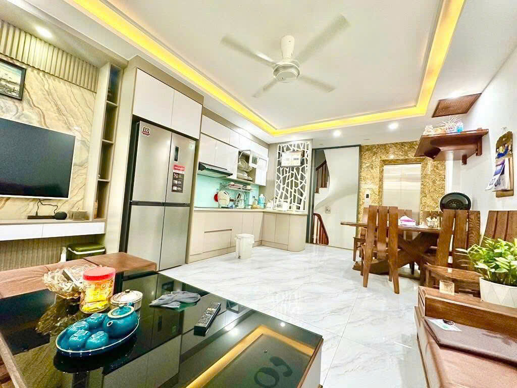 TRUNG TÂM HUYỆN THANH TRÌ 40m2 / 6 TẦNG CHỈ 5 TỶ